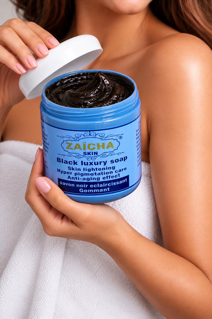Savon noir ZAÏCHA Skin ouvert, présenté dans son pot d’origine